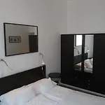 Connection בית הארחה 4*