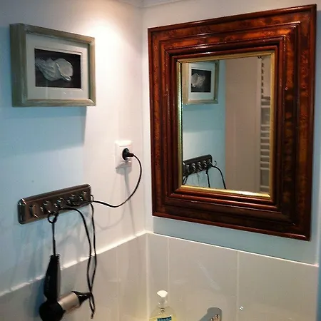 Connection Πανσιόν