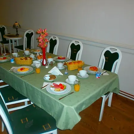 Connection Budapešť